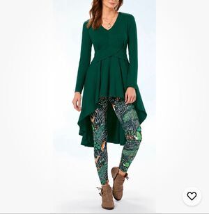 The Pyramid Collection Women's Gwendolyn High Low Tunic Top Green boho L NWOT
